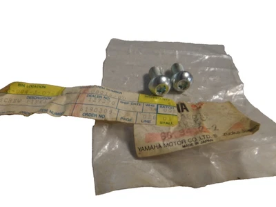 Tornillos Yamaha 1992 WR200 1990-1994 YFM350 YFS200 YFZ350 92011-08016 Cantidad 2 Nuevo de Lote Antiguo Foto 1 de 4