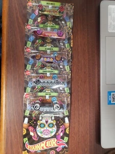 Hot Wheels HALLOWEEN 2023 SET DI 5 AUTO FORD CAMARO CORVETTE KING KUDA MAVERICK - Foto 1 di 6