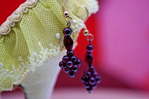 Vintage Gold Tone Metal Garnet Stone Dangle Drop Earrings - Picture 1 of 7