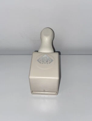 Punzón de esquina Martha Stewart concha marina en forma de playa. Foto 1 de 4