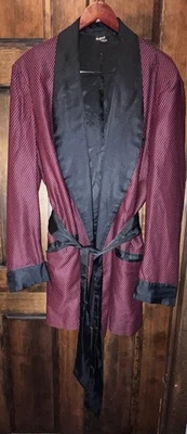 Bata roja y negra vintage para hombre Wise Robes Of Distinction Hudson’s Store Detroit L Foto 1 de 4