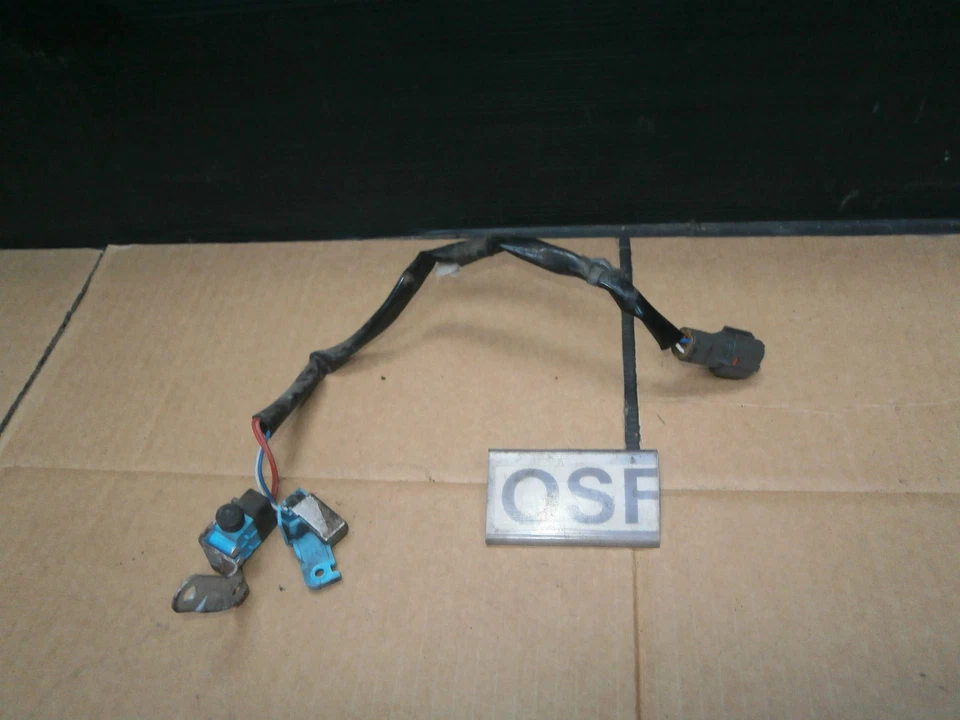 ISUZU TROOPER 1997-1999 5DOOR OFFSIDE DRIVER FRONT CENTRAL LOCKING MICRO SWITCH - Изображение 1 из 1