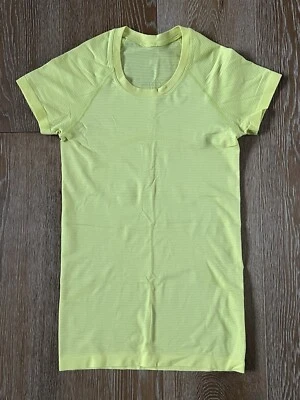 Camiseta Feminina Lululemon Swiftly Tech Elétrica Limão Tamanho 4 Nova Sem etiquetas - Imagem 1 de 4