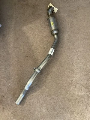 2017-2021 3.6L Grand Cherokee Right Exhaust Pipe Catalytic Converter 68319266AA - Image 1 of 4