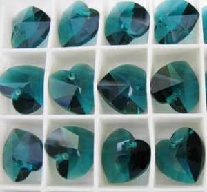10mm Swarovski Elements Emerald Green Heart Pendants 6202 x 8 Pieces - Picture 1 of 1