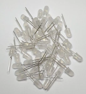 Weiße 5 mm LED - diffus - 50er Pack - Leuchtdiode - 5 mm - Kostenloser Versand im Vereinigten Königreich - Bild 1 von 2