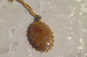Vintage 18" Goldtone Chain With Oval Swirled Glass Stone Pendant Estate Costume - Picture 1 of 6