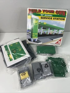 BP MODEL SERVICE STATION AUTHENTIC REPLICA DIORAMA BUILD YOUR OWN 1/64 SEALED - Bild 1 von 4