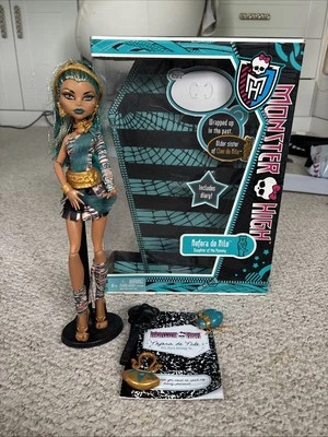 Monster High Nefera de Nile First Wave Doll 2011 - Image 1 of 4