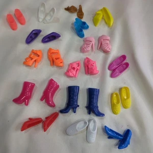 Konvolut 16 PAAR Barbie Fashionistas Stiefel*High Heel*Pumps Schuhe Stilettos Vintage - Bild 1 von 15