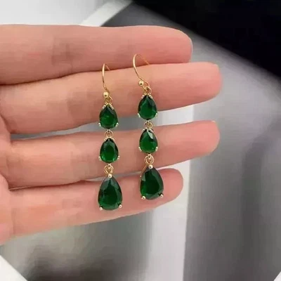 Pendientes colgantes colgantes de esmeralda creados en laboratorio con corte de pera de 4 quilates enchapados en oro amarillo de 14 quilates Foto 1 de 4