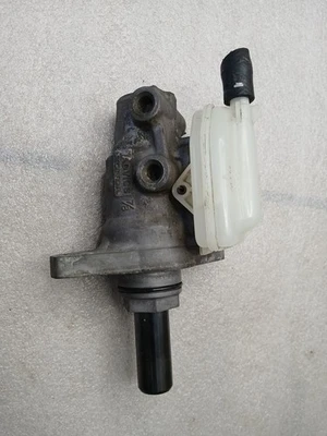 Cilindro maestro de freno J Acura RDX 07-12 Foto 1 de 4