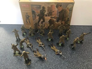 Airfix Russian Infantry 1/32 Scale 20 Painted Figures w/ Box - Picture 1 of 1