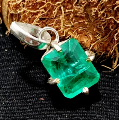 Certified 19.56 Ct Natural Emerald 925 Solid Silver Emerald Cut Pendant Gemstone - Image 1 of 4