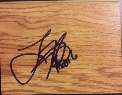 Tablero de piso autografiado Larry Hughes Cleveland Cavaliers/Washington Wizards Foto 1 de 2