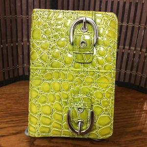 Womens Clutch Green Faux Leather Reptile Embossed Small H5 - Picture 1 of 7