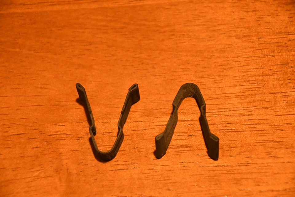 Clips de montaje de rejilla Volvo 740 760 940 960 (2) Foto 1 de 1