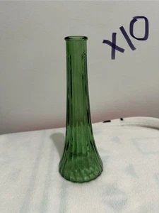 Glass flower vase approx 20cm tall - Picture 1 of 1