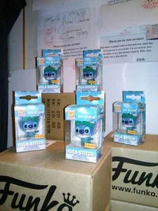 Funko Pocket Pop! HULA STITCH *NEW* MINT BoxLunch Excl. (Lilo & Stitch) Keychain - Picture 1 of 9