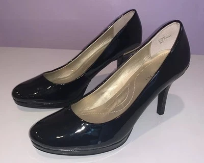 Zapatos de salón Tahari Wilma de charol negro tacón alto tacón de aguja sin cordones talla 8,5 Foto 1 de 4