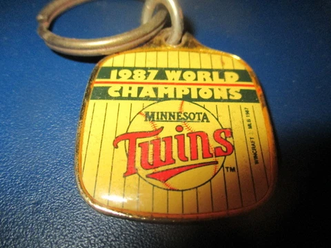 Deadstock 1987 MINNESOTA TWINS World Series Champions 1 1/4 Square Keychain Cover