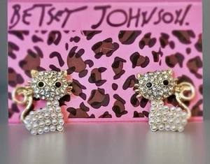 Betsey Johnson Gold Tone Crystal Faux Pearls Kitty Cat Stud Earrings NWT - Picture 1 of 12