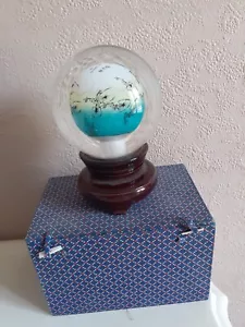 BOULE  EN VERRE CHINOISE  DECORER ANCIENNE SUR SON SUPPORT - Picture 1 of 9