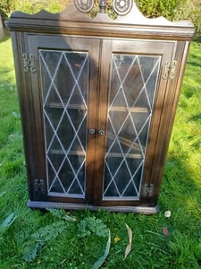 Old Charm Oak Hanging Corner Cupboard, lead light doors, Great Condition. - Picture 1 of 14