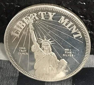 LIBERTY MINT ESTATUA DE LA LIBERTAD, 1 OZ. PLATA, REDONDO DE ARTE CIRCULADO, PLATA .999! - Imagen 1 de 8