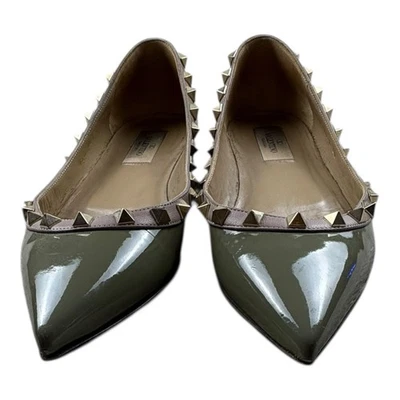 Zapatos Valentino Rockstud Patente Plana Oliva Punta Talla 38 Foto 1 de 4