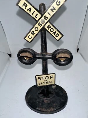 VINTAGE MARX ALL METAL RAILROAD CROSSING SIGNAL SERVICED WORKS GOOD - Image 1 of 4