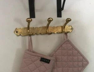 Garderobe aus massivem Messing mit Gravur, handgefertigte Wandgarderobenhaken - Bild 1 von 7