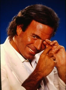 JULIO IGLESIAS - Spanish Singer - Original Vintage 35mm PORTRAIT Slide - 1990's - Bild 1 von 2
