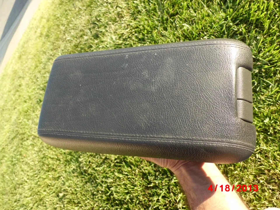 Mercedes-Benz W210 SOS LEATHER ARMREST CONSOLE E430 E300 E320 E420 E280 E55 AMG  - Image 1 of 1