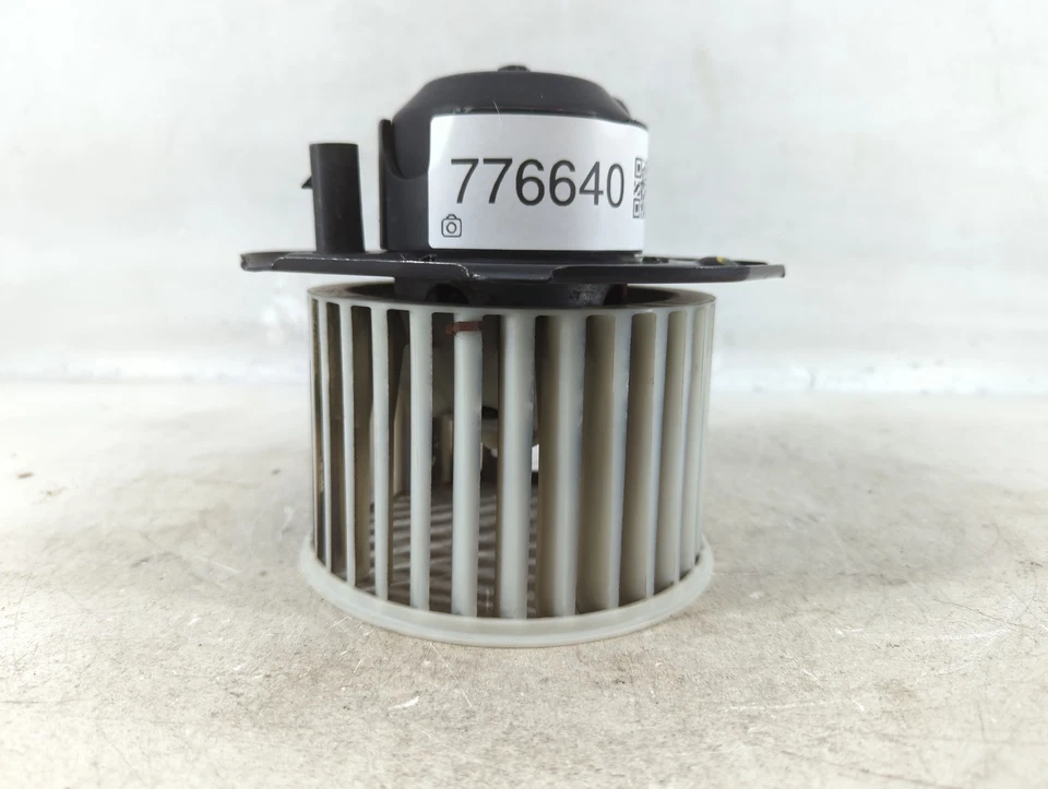 1997-1999 Chevrolet Suburban 1500 Heater Ac Blower Motor LNDAA - Image 1 of 4