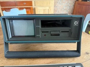 Commodore SX-64 kompletny + klawiatura i kable – włączony – Vintage retro PC - Zdjęcie 1 z 10
