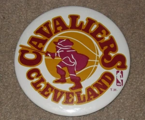 VINTAGE 1970/1971 - 1982/1983 CLEVELAND CAVALIERS ☆RARE☆ 3 1/2" NBA PIN BUTTON - Bild 1 von 1