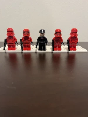 OFFICIAL LEGO Star Wars Final Order Sith Trooper & Officer Minifigure Lot - Image 1 of 3