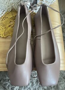 Next Forever Comfort Nude BN Riemen flache Ballerina-Schuhe Größe 5 UVP40 £