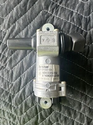 Mercedes ML320 ML500 ML350 1998-2005 conductor cuarto trasero ventana ventilación motor Foto 1 de 4