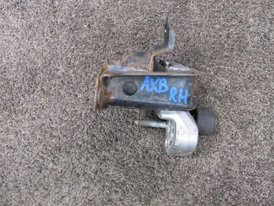 2004-2006 Scion xB Right Engine Motor Mount OEM - Image 1 of 4