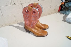 ARIAT BOOTS 8.5 B  LEATHER BOOTS 8.5 SQUARE TOE BOOTS 8.5 WESTERN BOOTS 8.5 - Picture 1 of 4