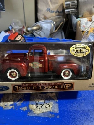 ¡¡¡RECOGIDA ROAD LEGENDS EDICIÓN LIMITADA DORADA 1948 F-1!!! SERIE F 50 AÑOS!!! 1/18 Foto 1 de 4