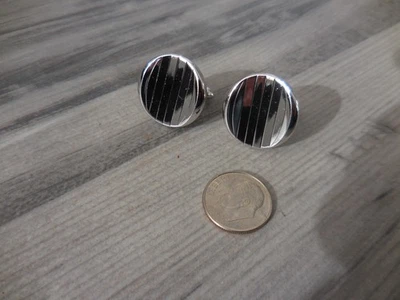 Gemelos vintage hermosos de calidad SWANK plateados brillantes redondos estampados para hombre Foto 1 de 4