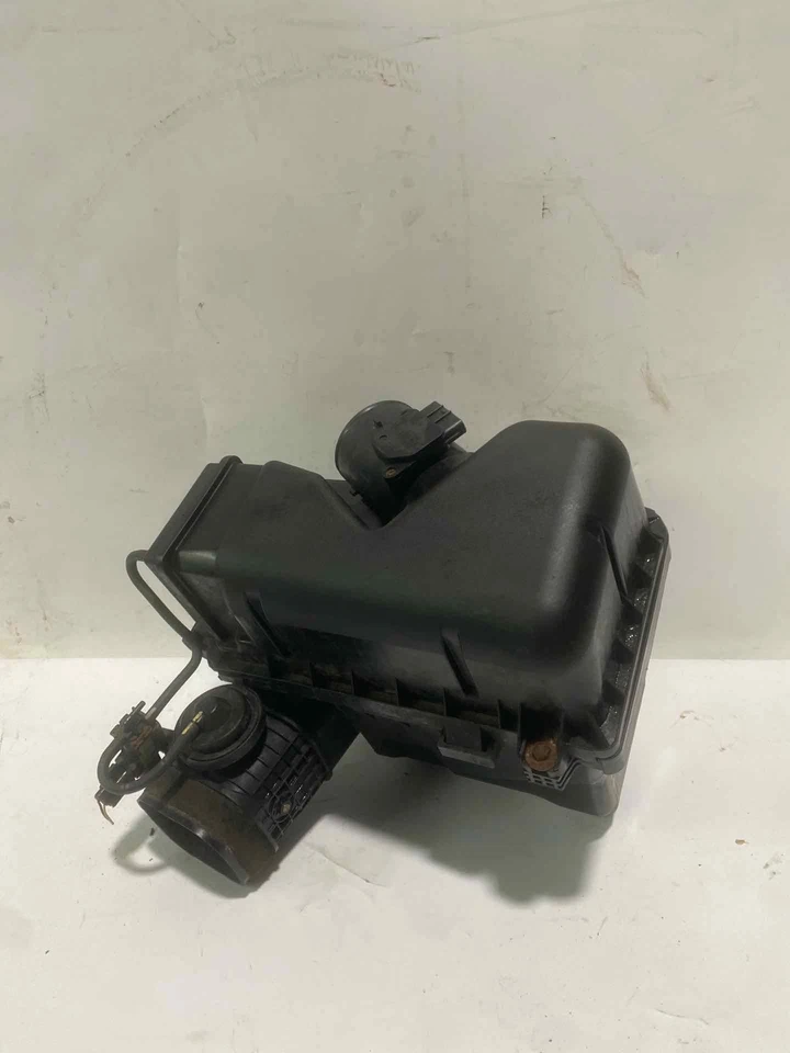 Used Air Cleaner Assembly fits: 2005 Toyota Sienna 3.3L 3MZFE engine from 6/04 G Foto 1 de 4