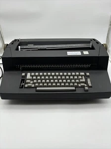 Macchina da scrivere elettrica vintage IBM Selectric II nera solo per riparazione o ricambi - Foto 1 di 8