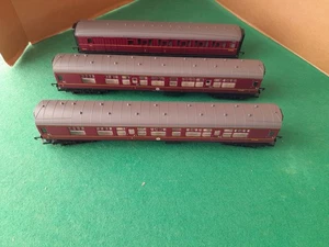 HORNBY SET OF 3   EAST COAST EXPRESS COACHES E15398, E15399, E10065E  VGC - Picture 1 of 8