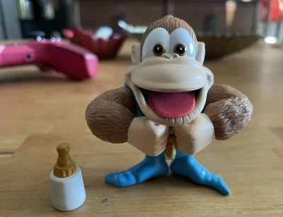 Figura suelta Toy Site Nintendo Donkey Kong Chest Slammin’ Kiddy Kong 1999 Foto 1 de 2