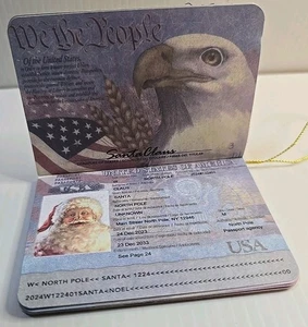 USA Reisepass Weihnachtsschmuck mit Weihnachtsmann ~ realistischer Mini 3"x4" NEU ~ NEUWERTIG * - Bild 1 von 3