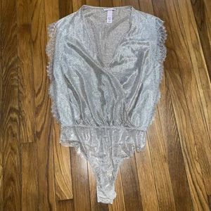 Rare Victoria’s Secret Sexy Metallic Gold Lace Deep V Neck Bodysuit Size S - Picture 1 of 14